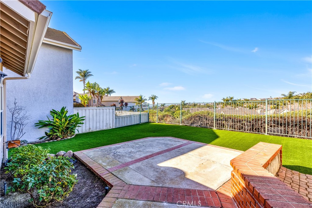 2425 Avenida Mastil 86