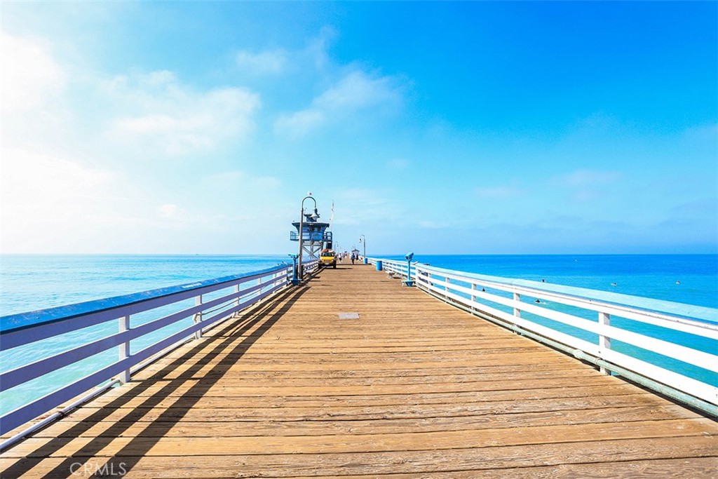 2425 Avenida Mastil 86