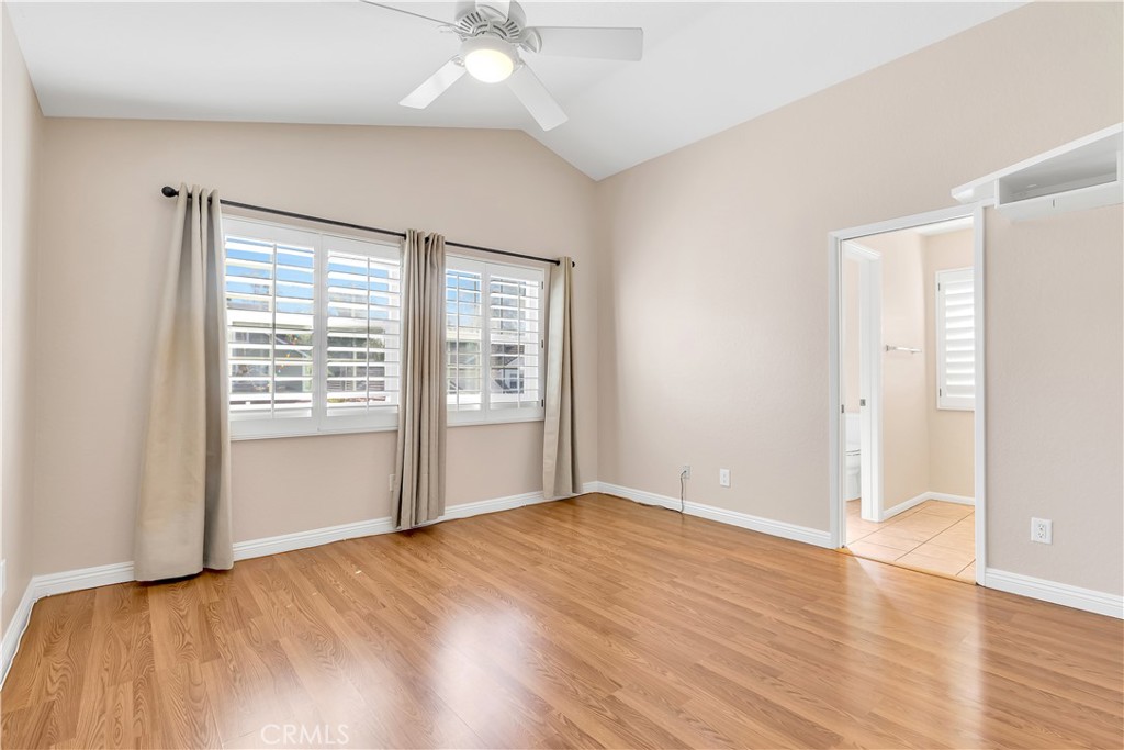 2425 Avenida Mastil 86