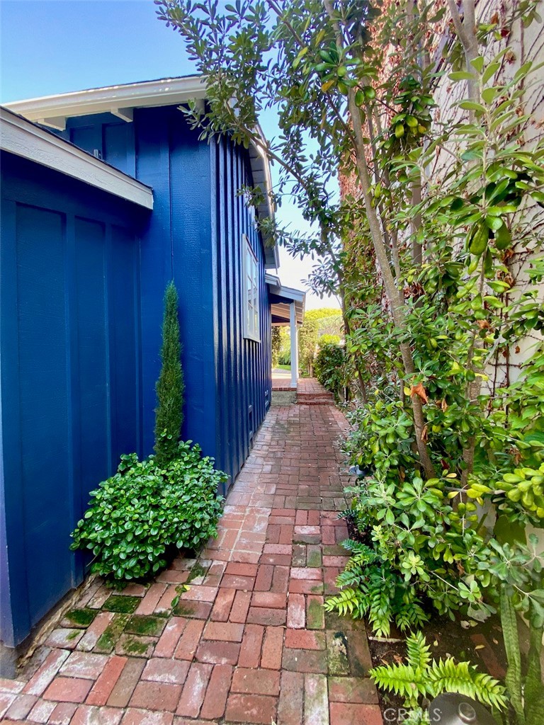 1451 Glenneyre Street