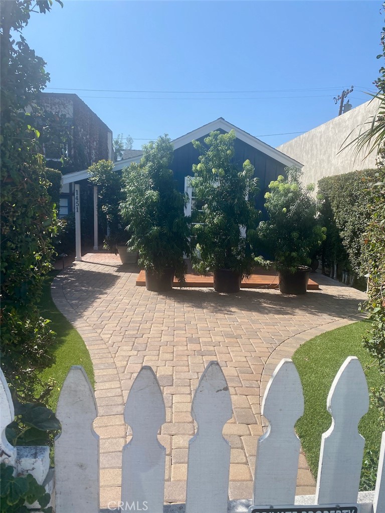 1451 Glenneyre Street