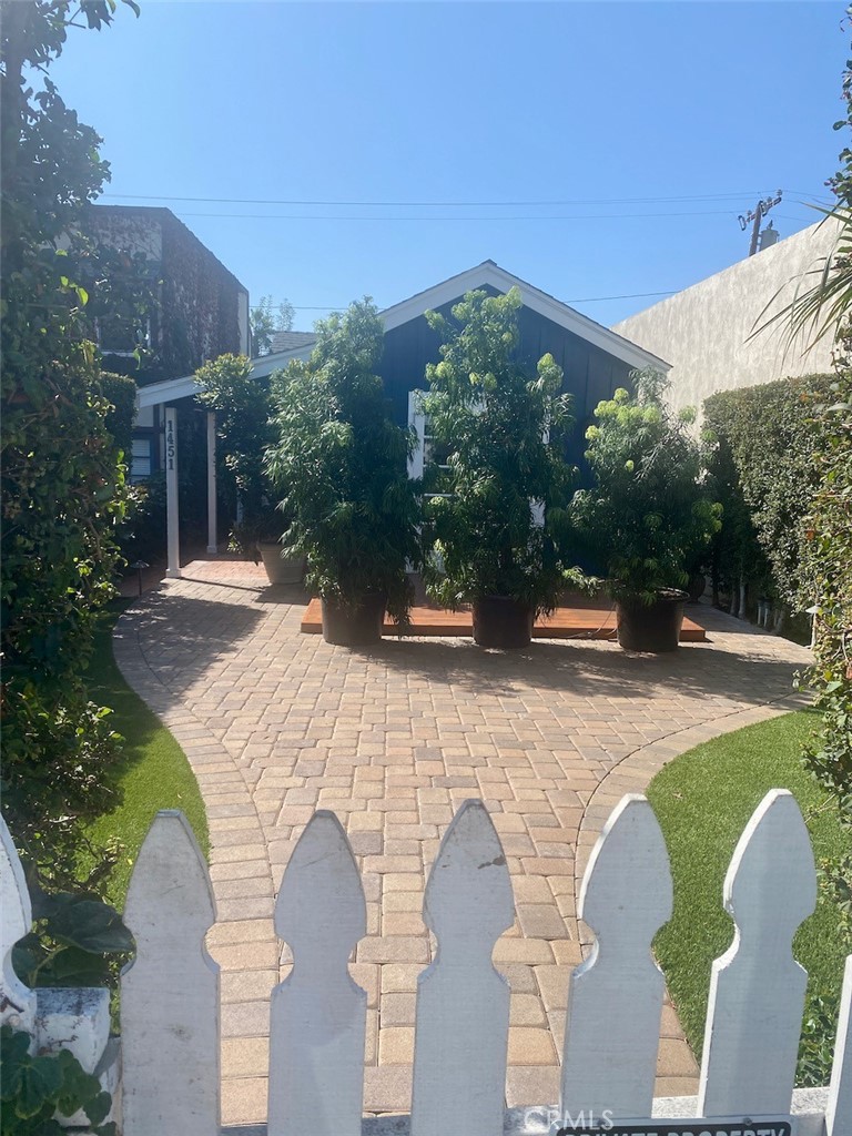 1451 Glenneyre Street