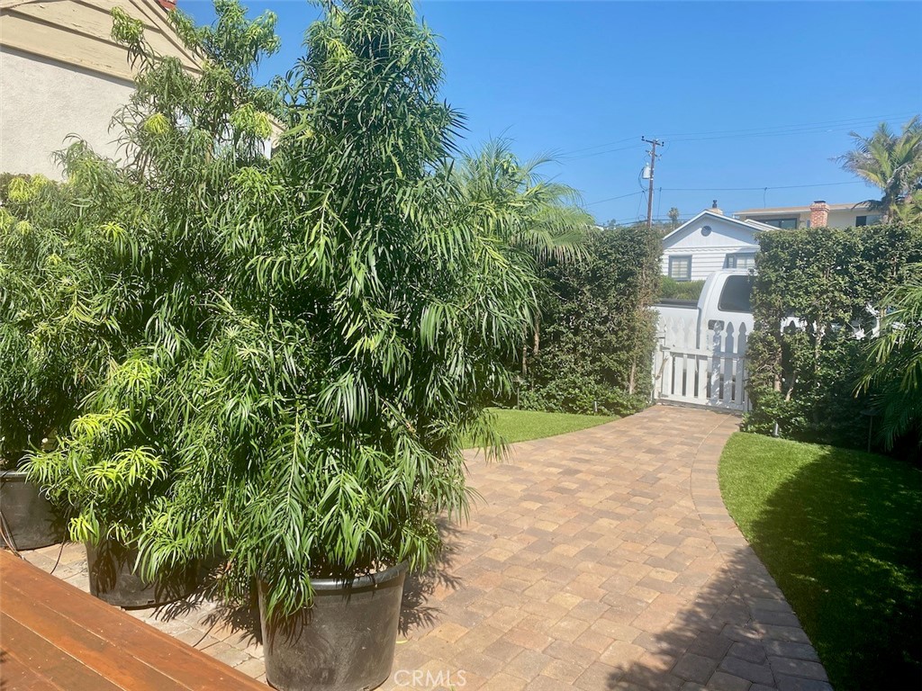 1451 Glenneyre Street