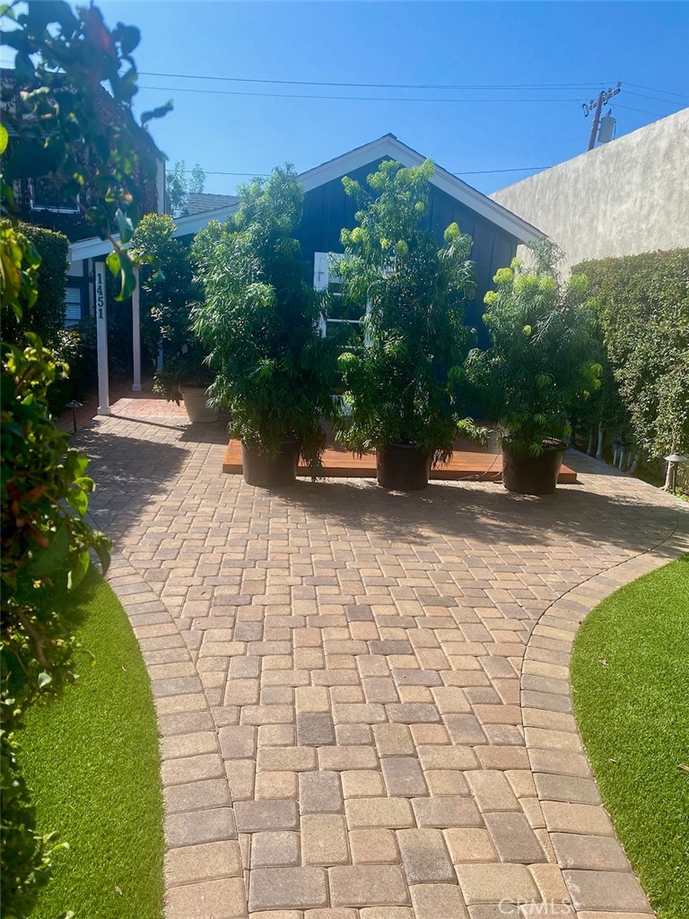 1451 Glenneyre Street