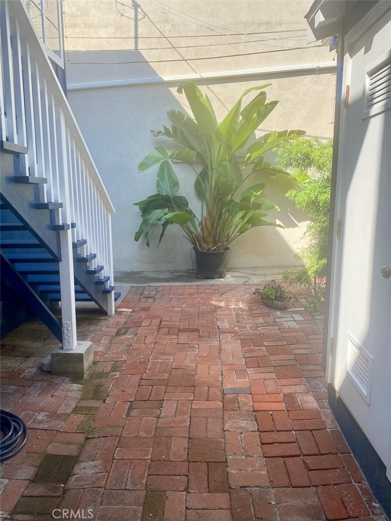 1451 Glenneyre Street