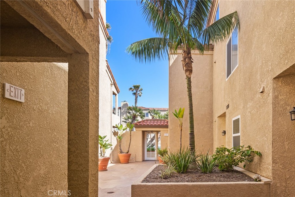 2000 Pacific Coast Highway