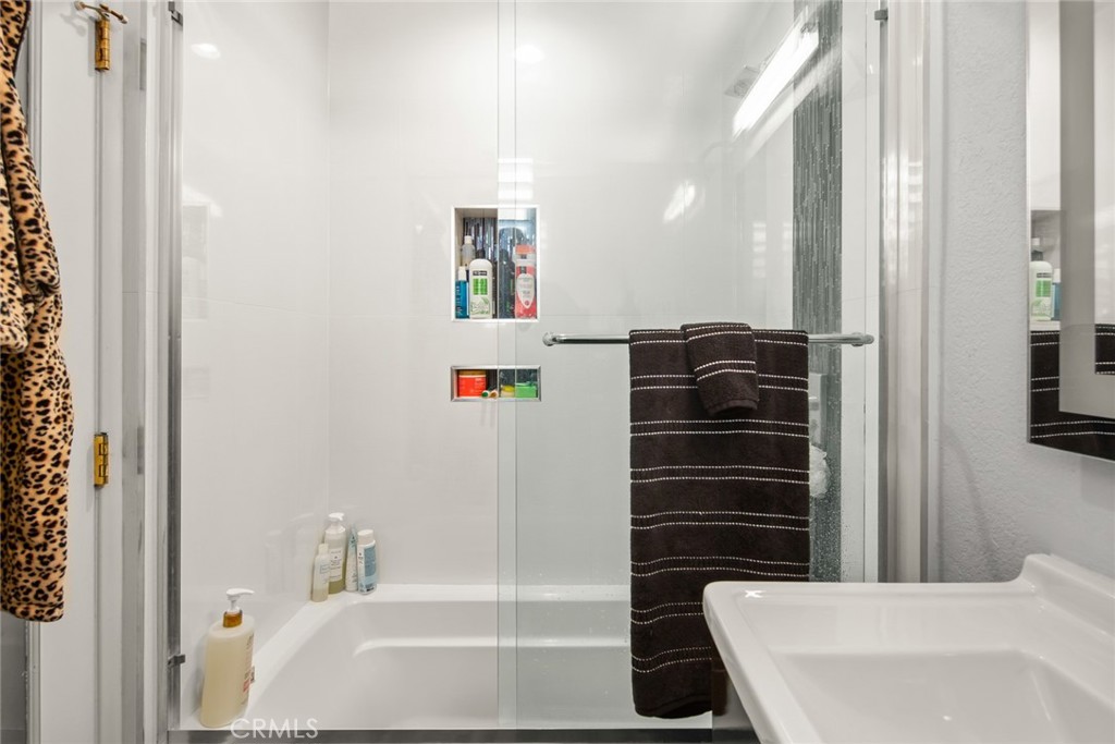 2000 Pacific Coast Highway