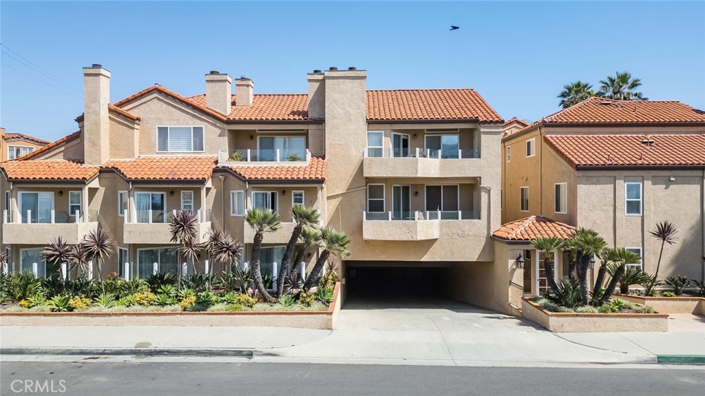 2000 Pacific Coast Highway