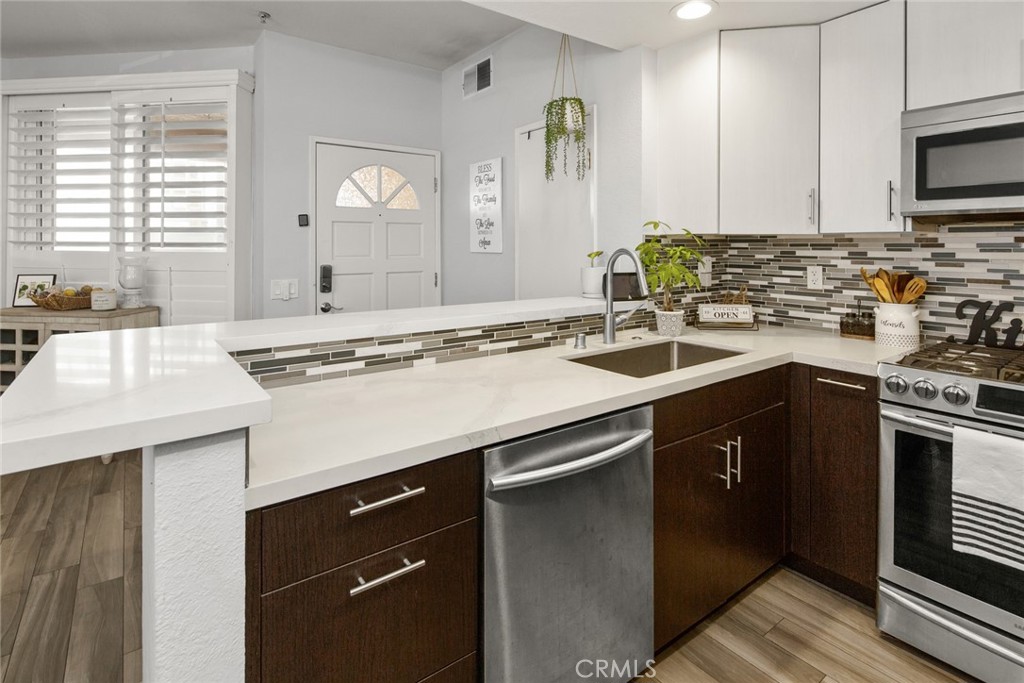 2000 Pacific Coast Highway