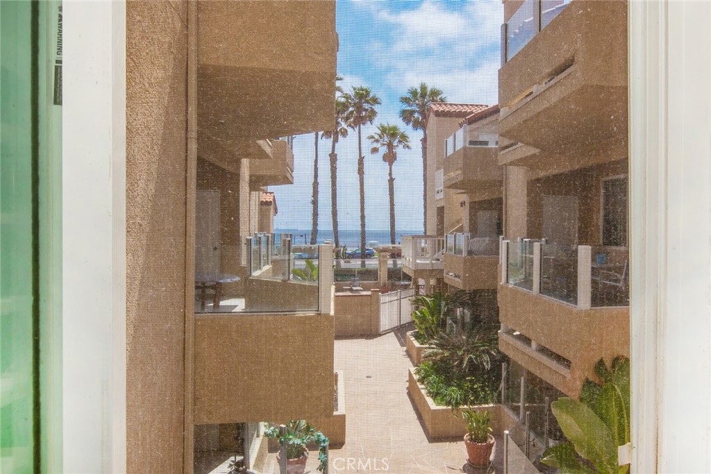 2000 Pacific Coast Highway