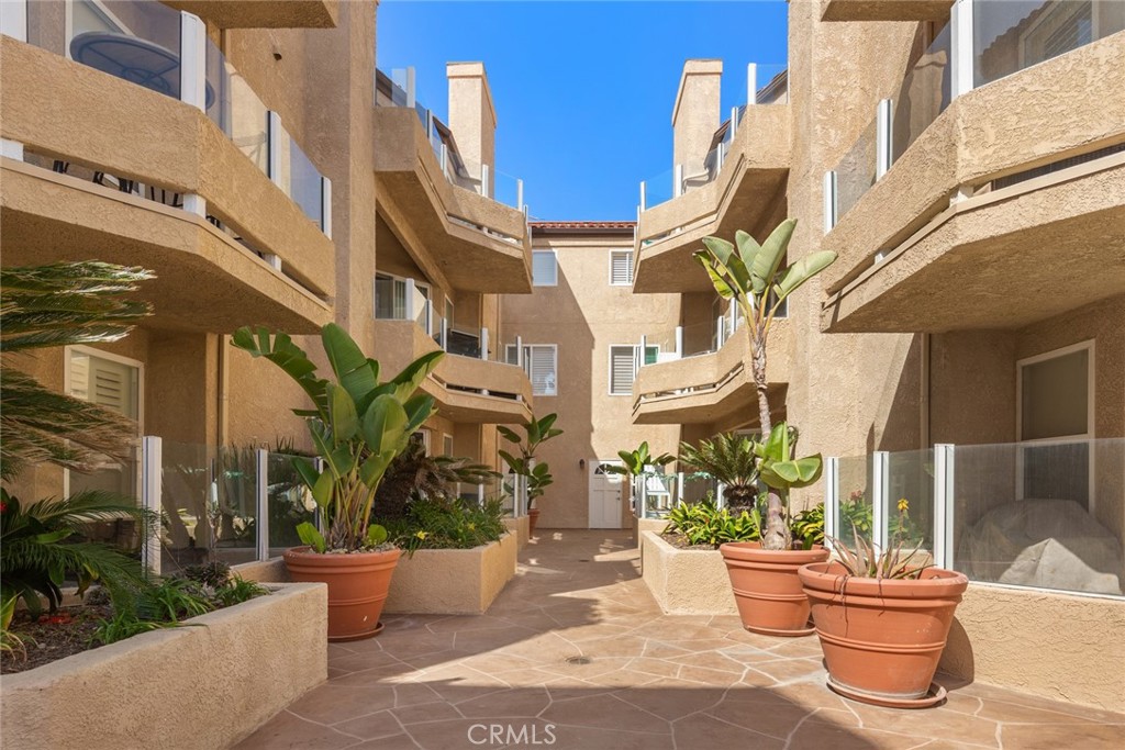 2000 Pacific Coast Highway