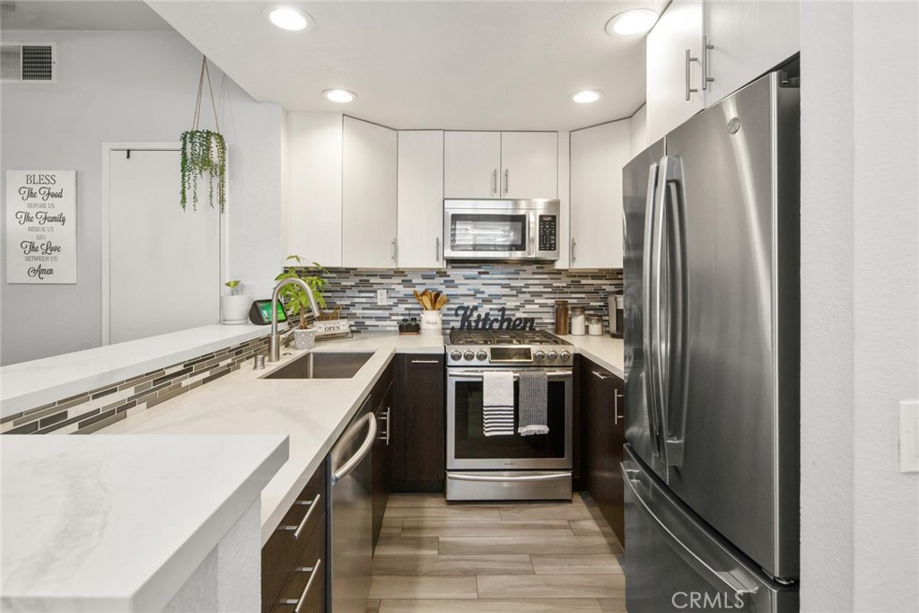 2000 Pacific Coast Highway