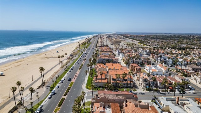 2000 Pacific Coast HWY Unit: 203