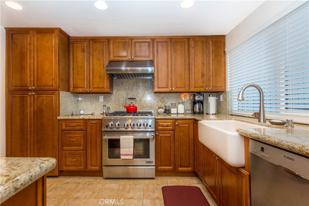 111 Columbia Street 250