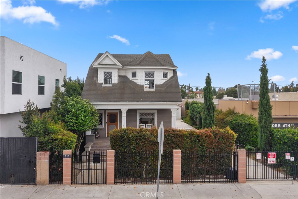 610 E 4th