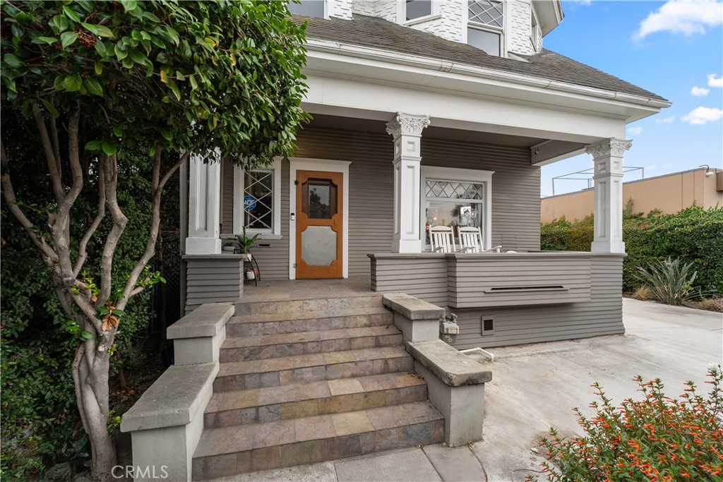 610 E 4th