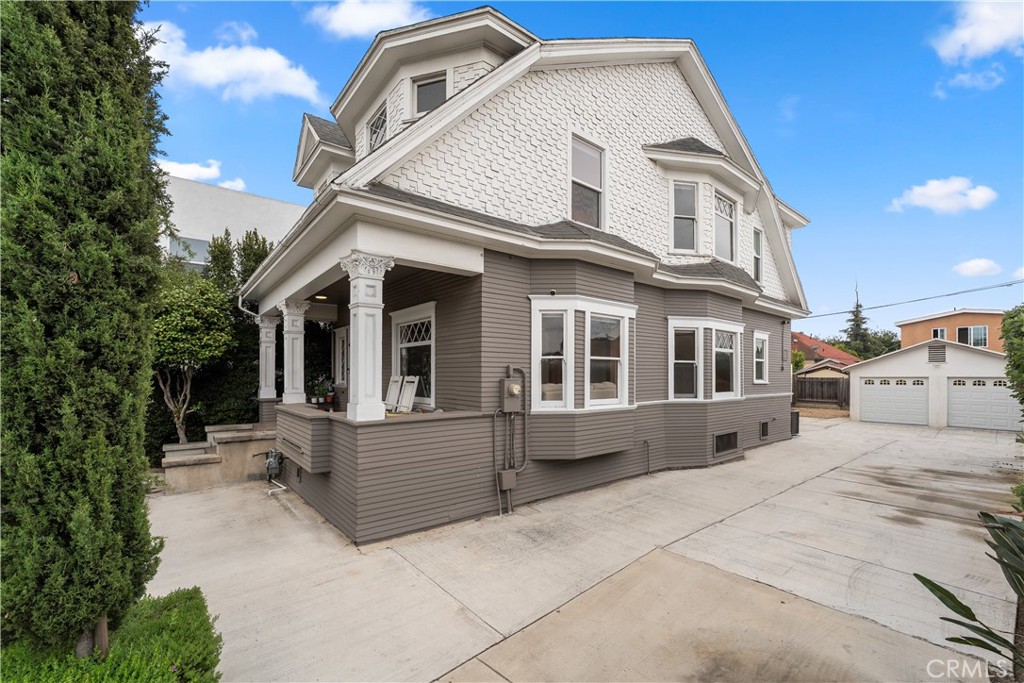 610 E 4th