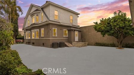 610 E 4th