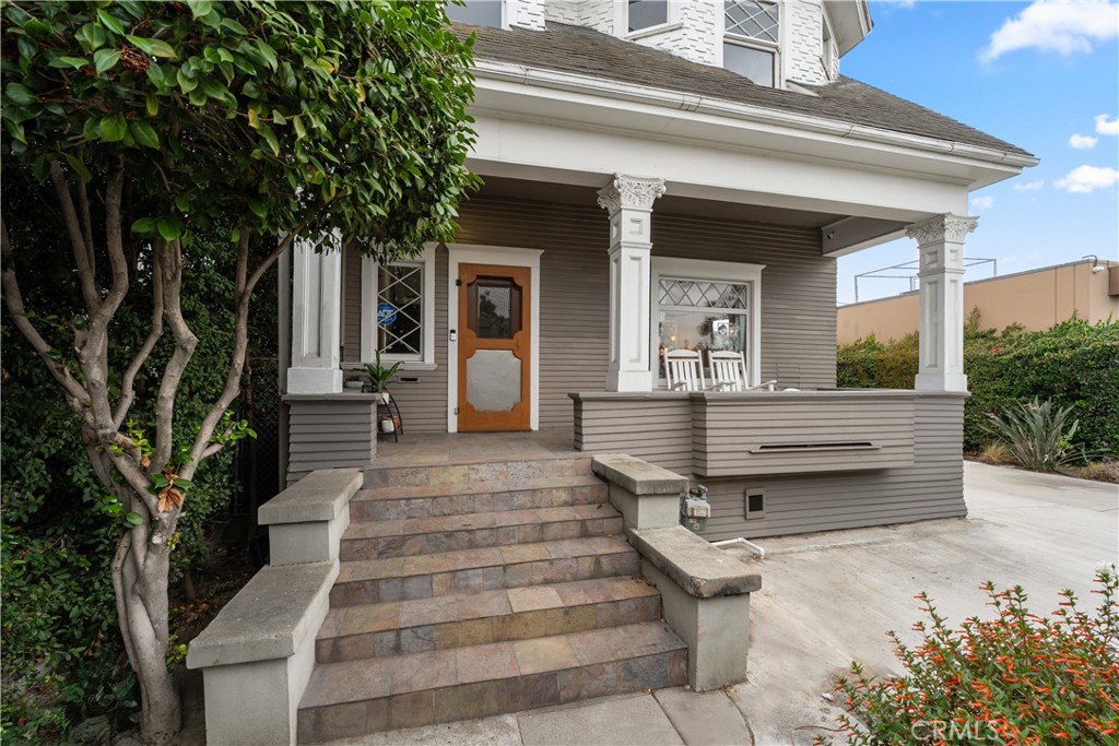 610 E 4th