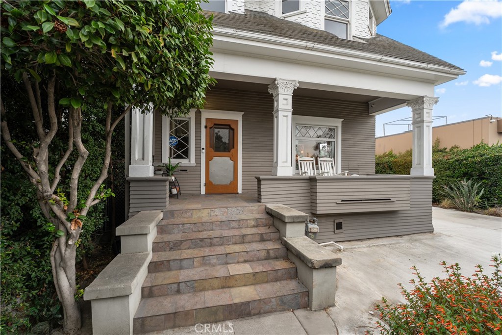610 E 4th