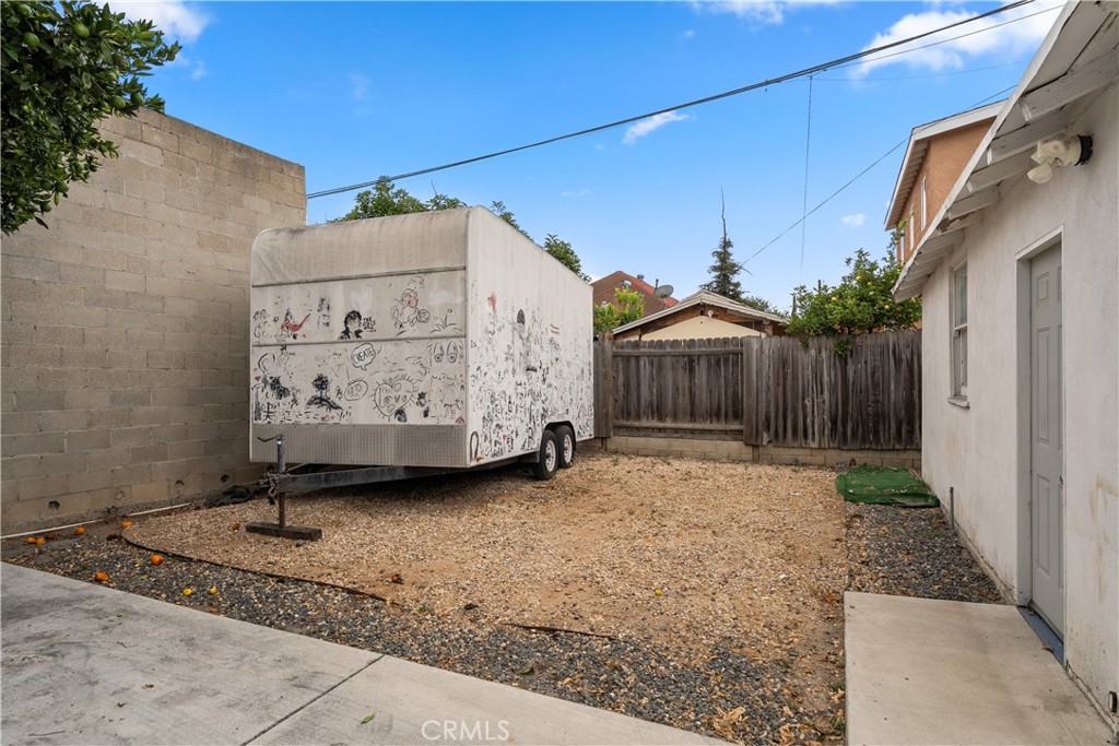 610 E 4th