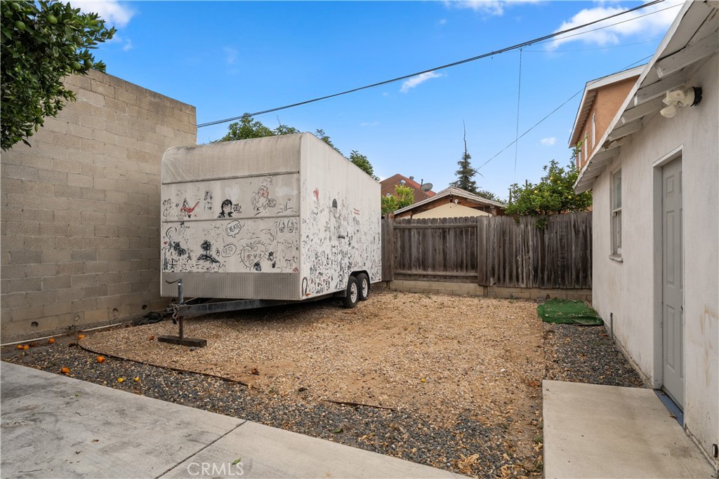 610 E 4th