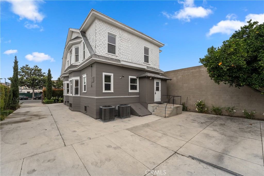 610 E 4th