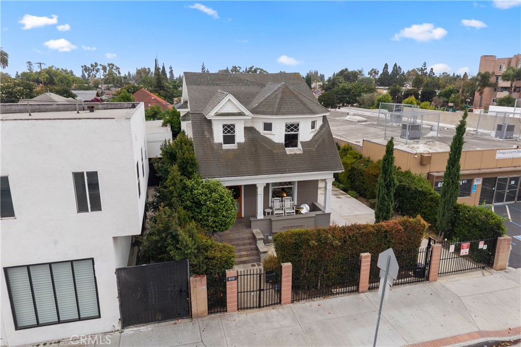 610 E 4th