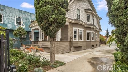 610 E 4th