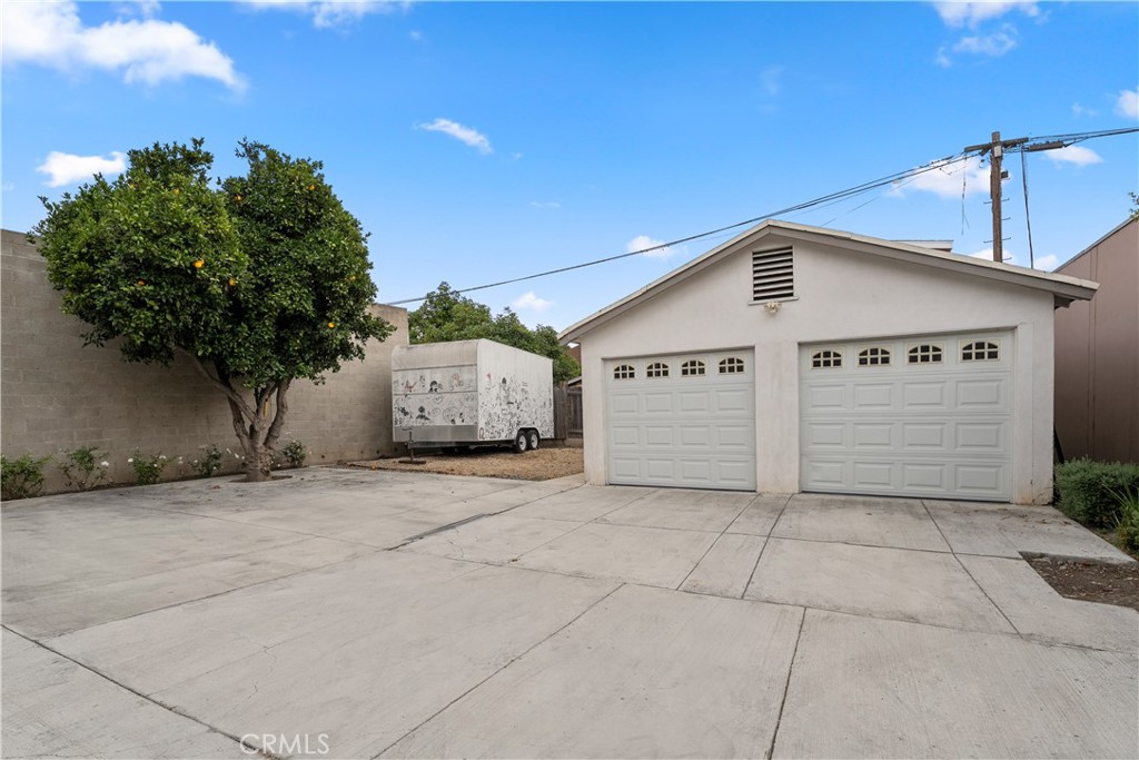 610 E 4th
