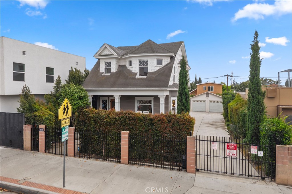 610 E 4th