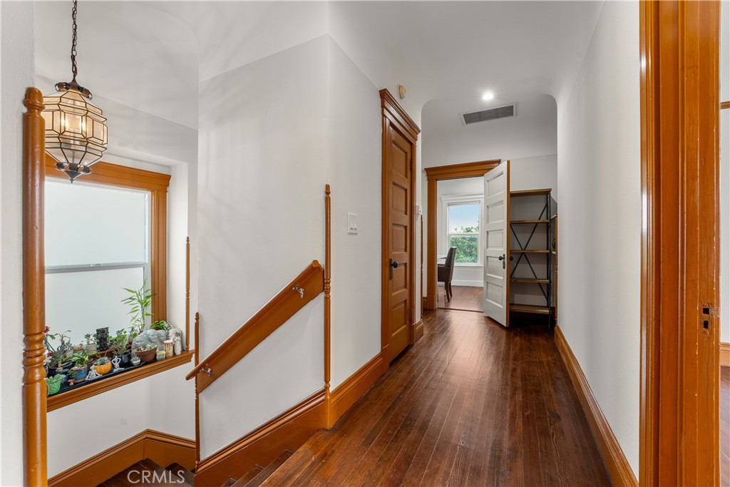 610 E 4th