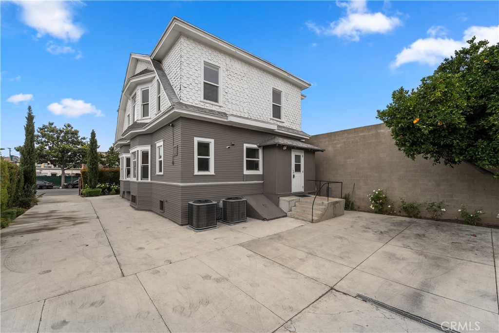 610 E 4th