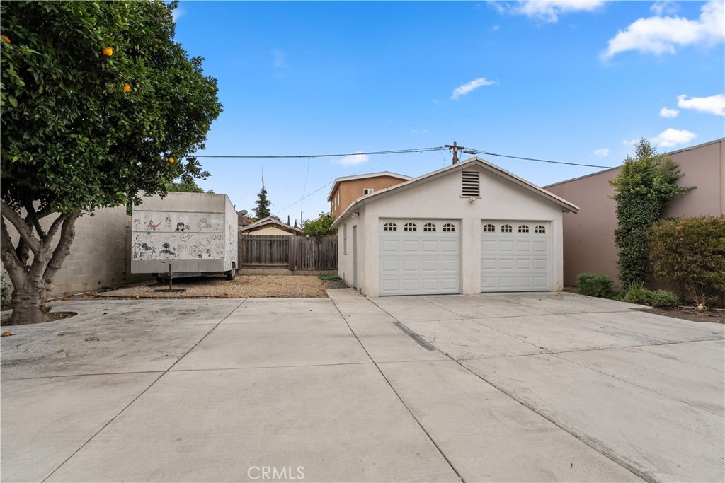 610 E 4th