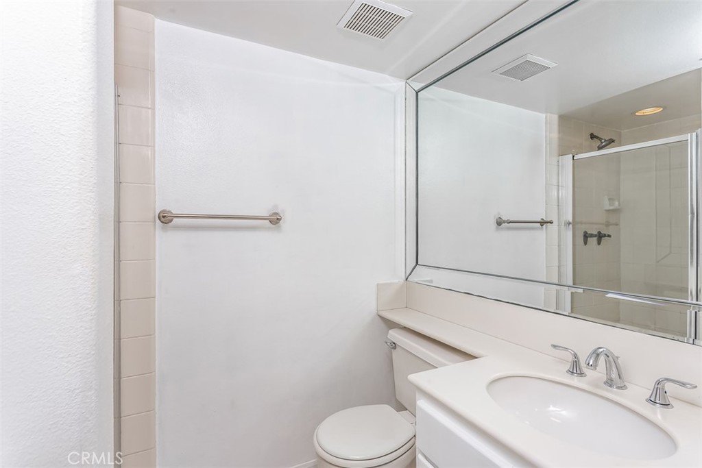 200 Pacific Coast Highway 301