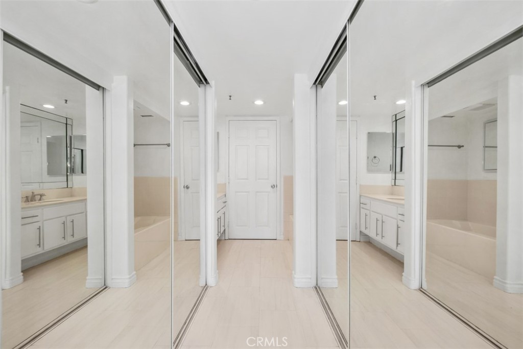 200 Pacific Coast Highway 301