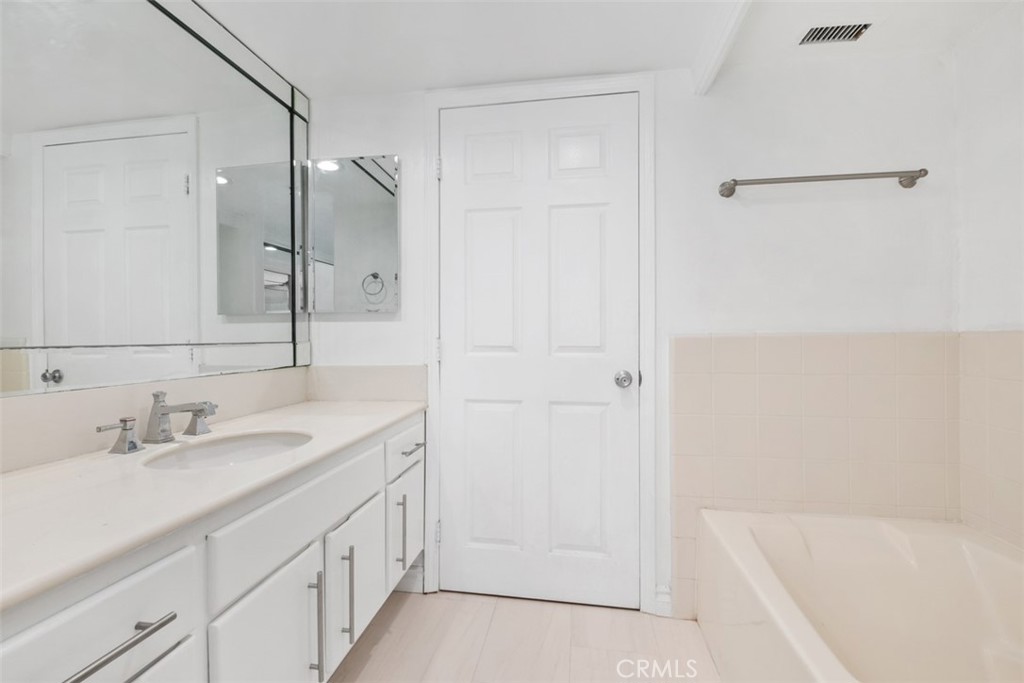 200 Pacific Coast Highway 301