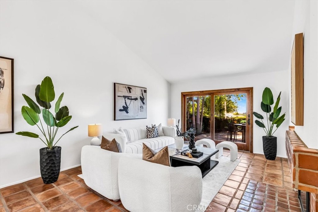 24155 Vista D Onde