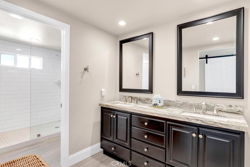 33976 Cape Cove