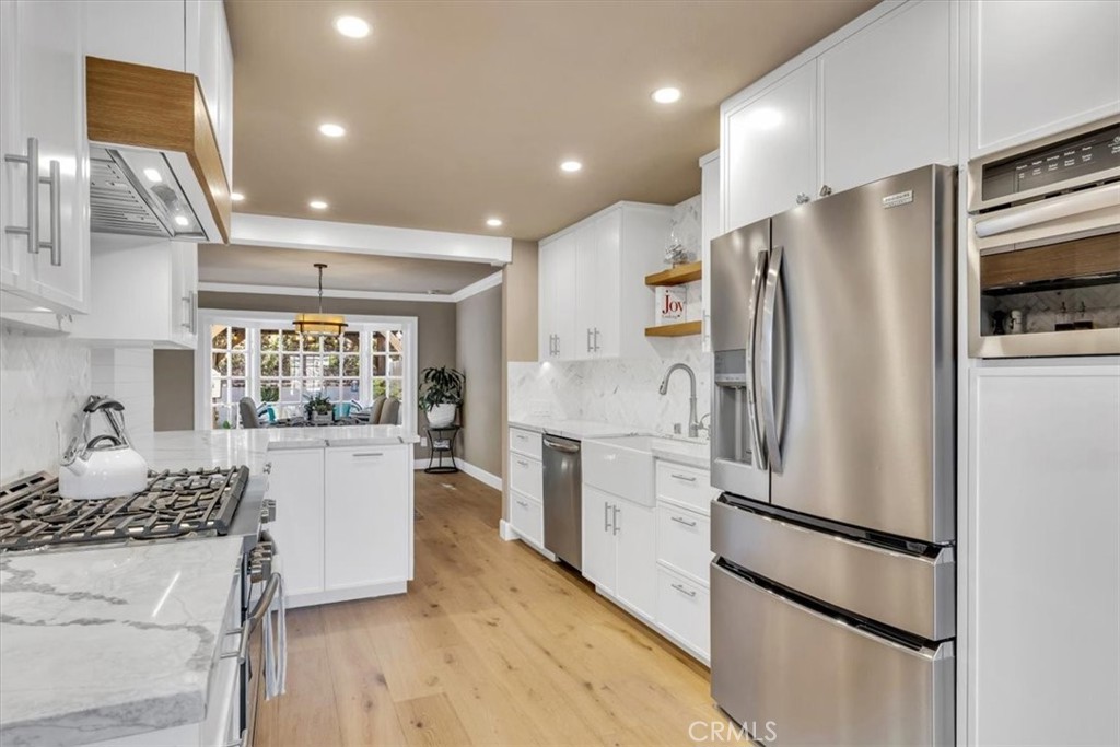 33976 Cape Cove