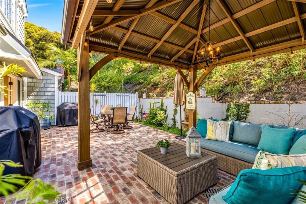 33976 Cape Cove