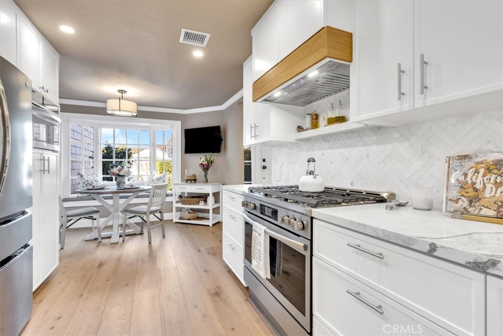 33976 Cape Cove