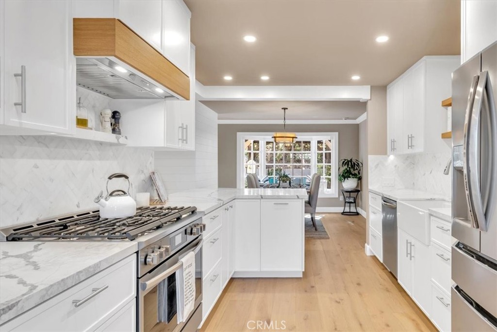 33976 Cape Cove
