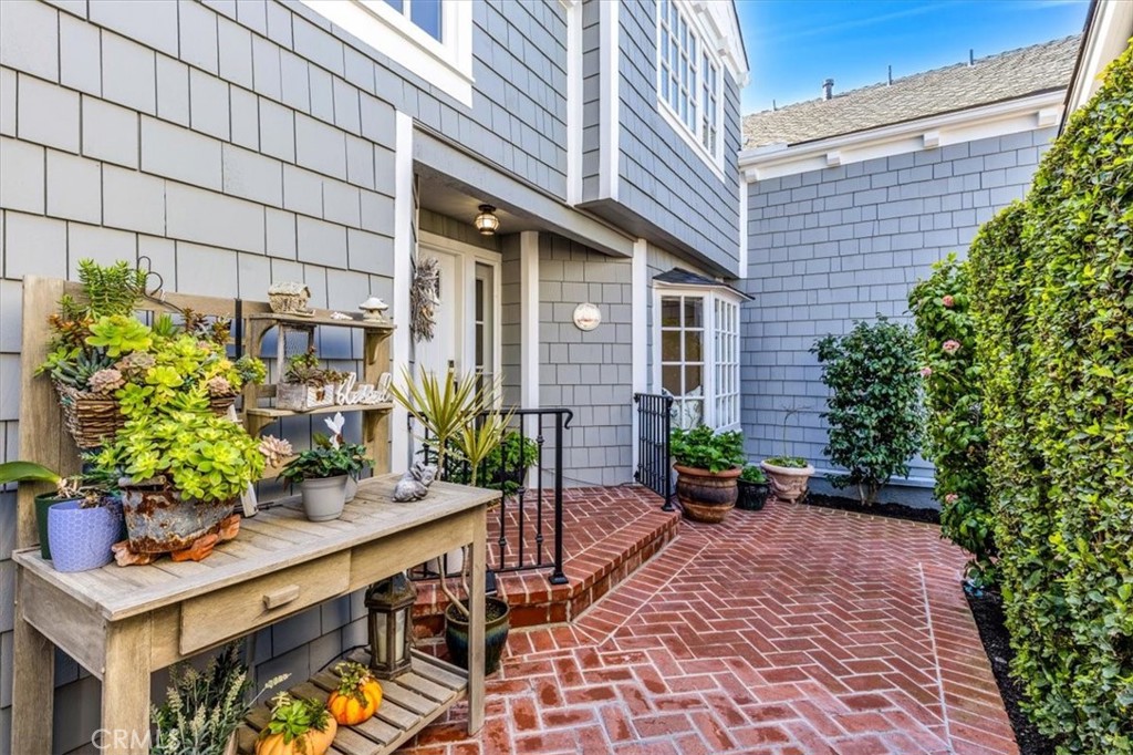 33976 Cape Cove