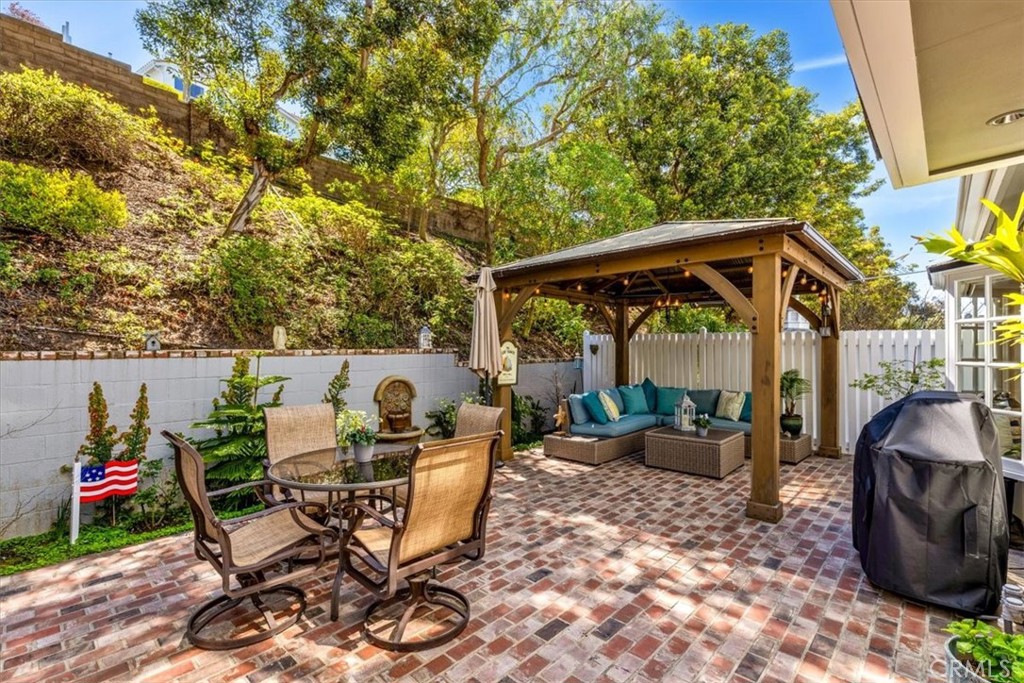 33976 Cape Cove