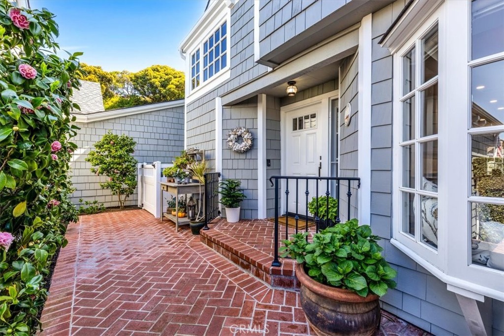 33976 Cape Cove