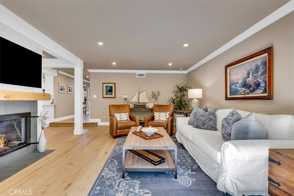 33976 Cape Cove