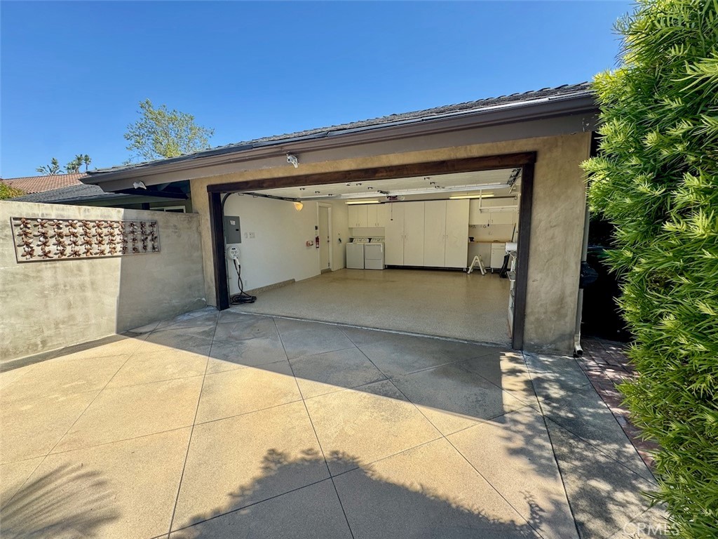 2745 Temple Hills Drive