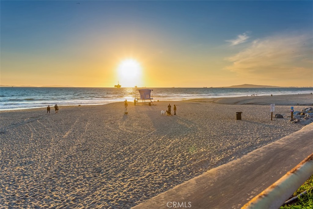 200 Pacific Coast Highway 322