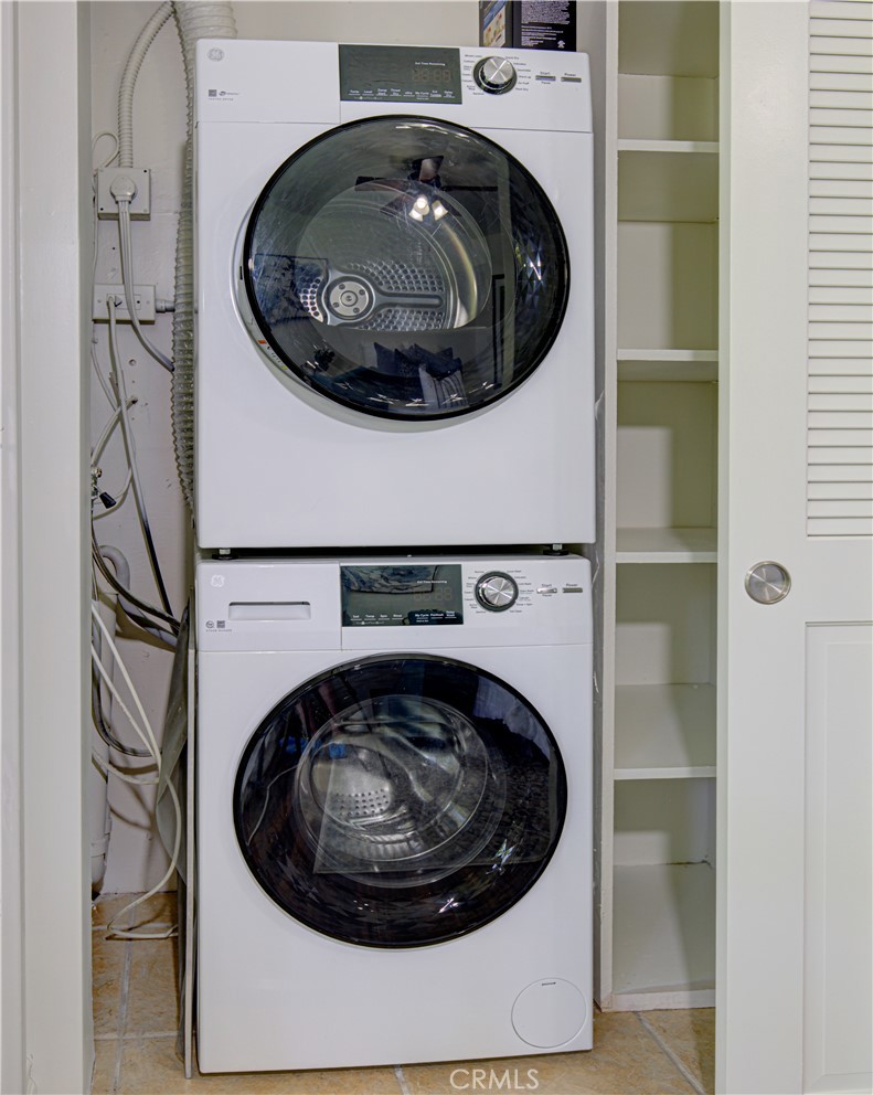 2164 Via Mariposa E D